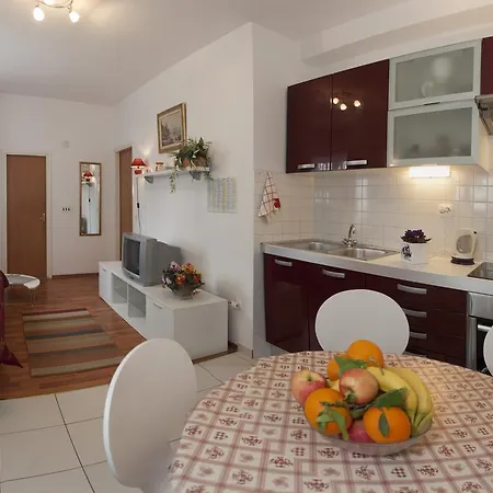 Apartman Leo *